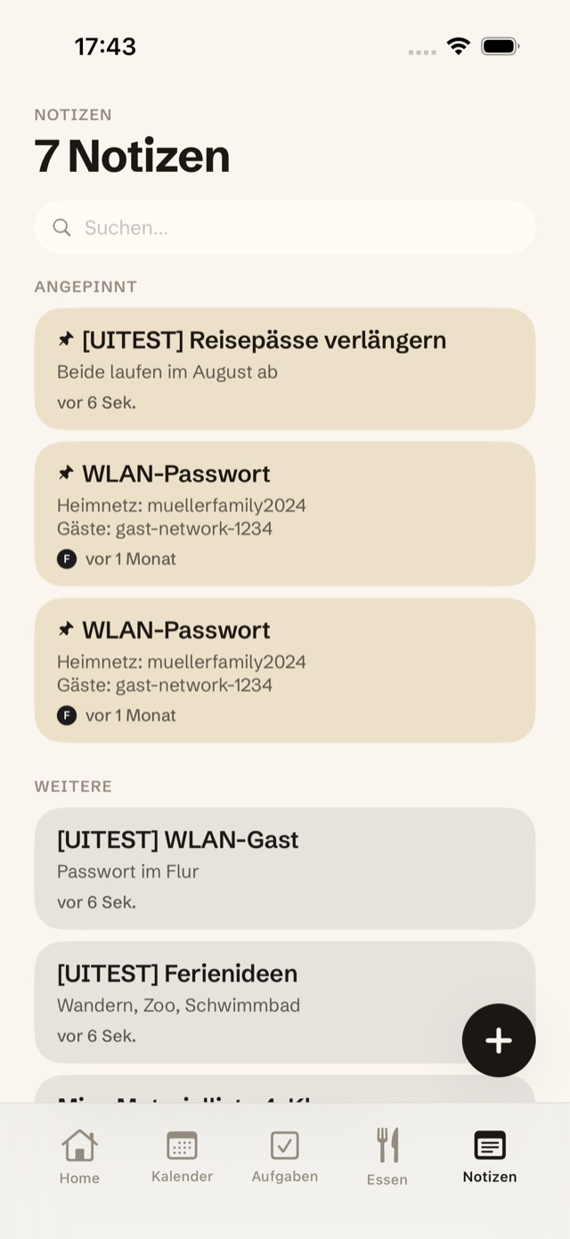 Farbige Notizen mit angehängten Fotos